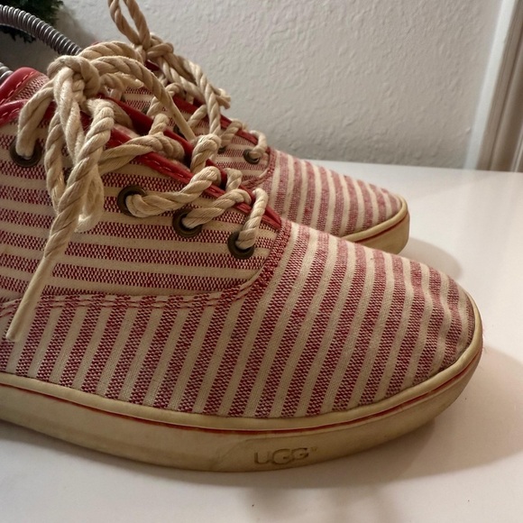 Ugg - Picture 3 of 9